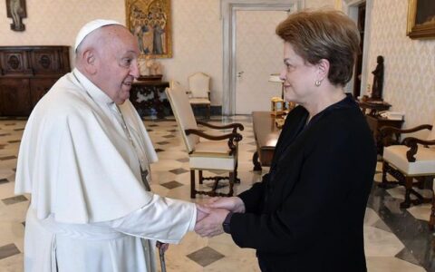 PAPA E DILMA