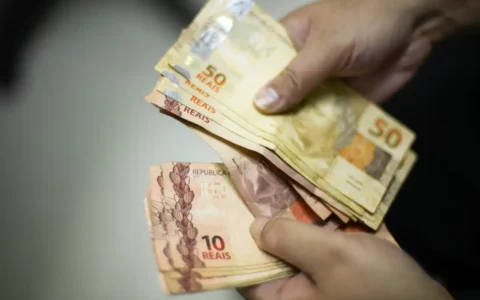aposentados-comecam-a-receber-