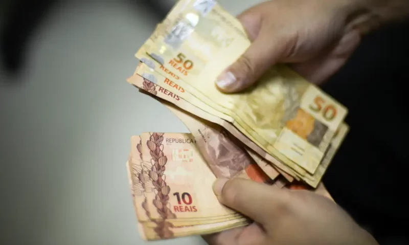 aposentados-comecam-a-receber-