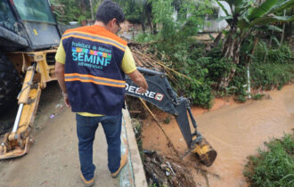 Como pronta resposta à chuva, Prefeitura de Manaus intensifica limpeza e desobstrução nas zonas Norte e Sul