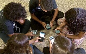 crianca-nao-larga-o-celular-ex