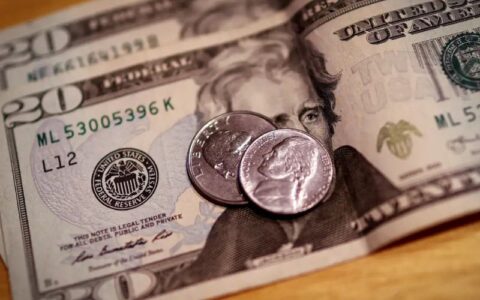 dolar-sobe-para-r-583-apos-ret
