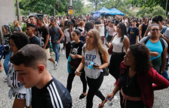 Grupo mais afetado por mudanças climáticas, crianças e adolescentes ficam de fora da COP30