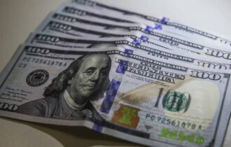Impasse entre EUA e China sobre tarifas esquenta, e dólar vai a R$ 5,99