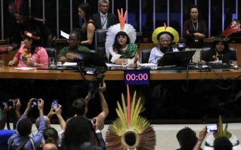 indigenas-lotam-plenario-da-ca