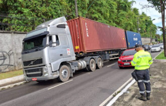 Prefeitura de Manaus intensifica fiscalização e autua veículos pesados na avenida Ephigênio Salles