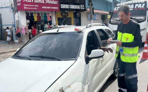 Prefeitura de Manaus realiza operação de fiscalização de transporte de passageiros e cargas no Centro