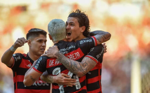 rubro-negro-goleia-em-casa-e-l