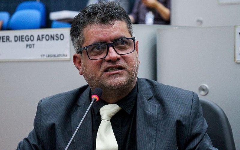 O projeto foi o primeiro proposto pelo vereador Raulzinho nessa legislatura (Foto: Aguilar Abecassis/CMM) Vereador propõe ‘Dia do Meu Pet’ em Manaus e especialistas apontam falta de relevância em PL
