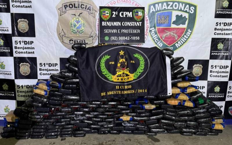 Em Benjamin Constant, polícia prende homem e apreende 226 quilos de drogas em barco