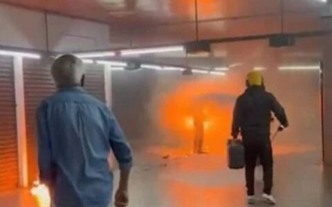Homem ateia fogo no próprio corpo em estação de metrô