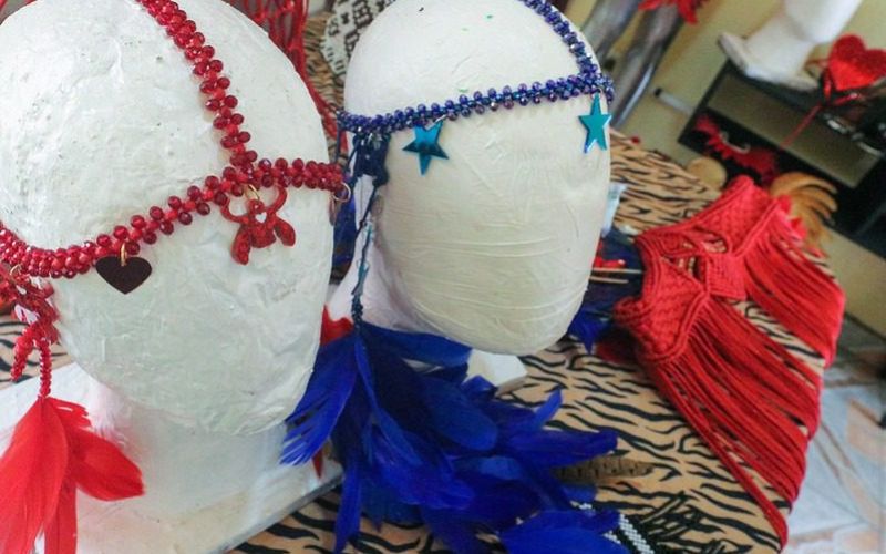 (Foto: Mauro Neto e Arquivo/Secom) A menos de 50 dias do Festival de Parintins, artesãos comemoram aumento das vendas em Manaus