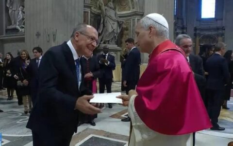 alckmin-entrega-ao-papa-convit