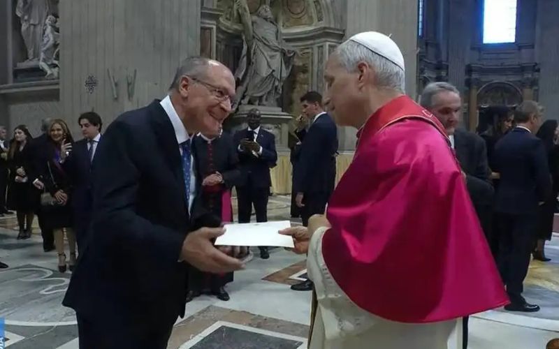 alckmin-entrega-ao-papa-convit