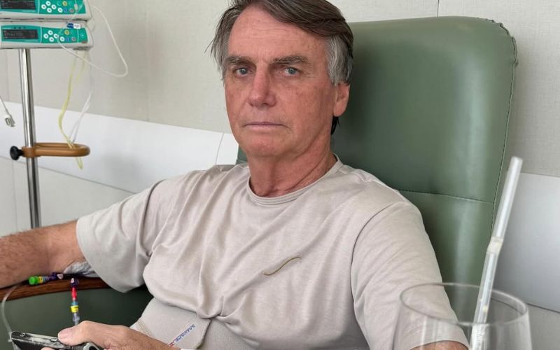 (Foto: Reprodução/Redes Sociais Jair Bolsonaro) Bolsonaro recebe alta da UTI e segue internado em hospital de Brasília, diz boletim médico