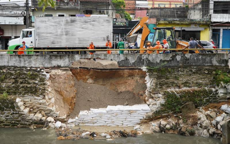 (Foto: Giovanne Serafim / Seminf) Encosta do igarapé da Av. Brasil passa por obra de contenção