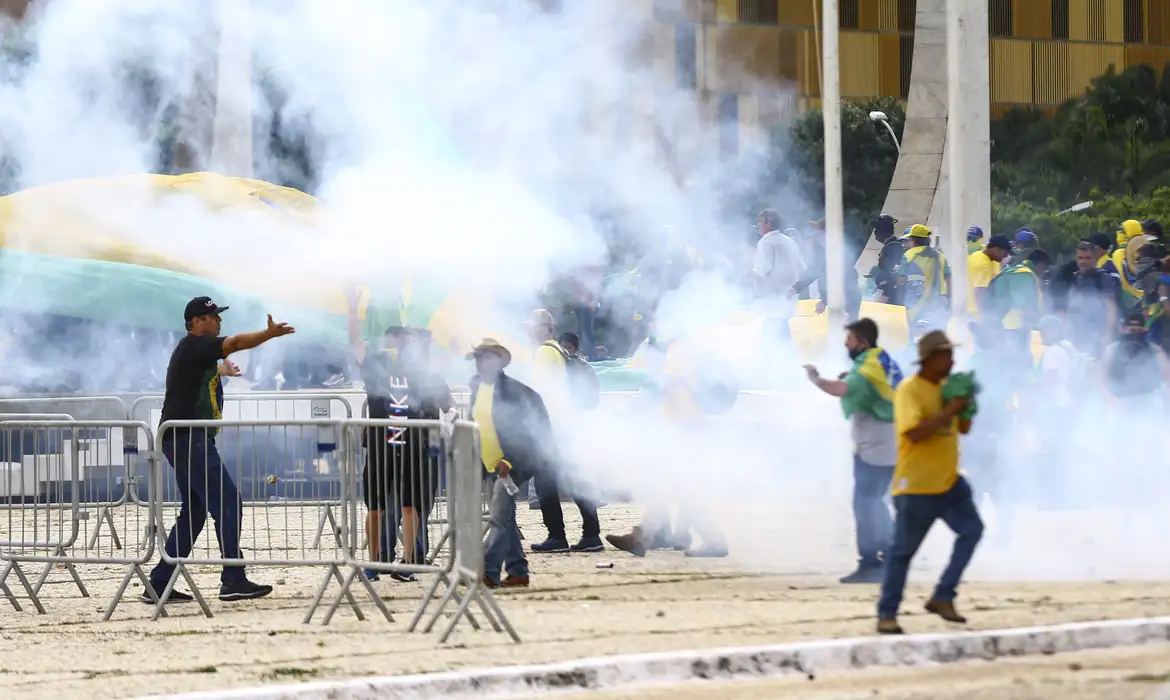Enquanto Brasília era atacada, Braga Netto jogava vôlei no Rio, afirma testemunha