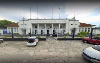 governador-do-amazonas-tomba-s