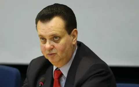 kassab-se-afasta-do-planalto-e
