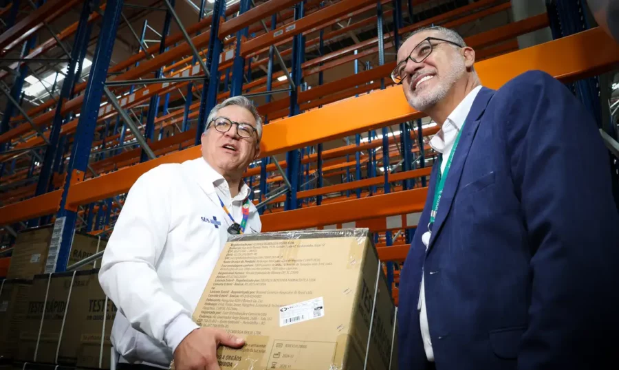 Ministério da Saúde recebe 1,3 milhão de vacinas contra a covid-19 (Foto: Walterson Rosa/MS) Ministério da Saúde recebe 1,3 milhão de vacinas contra a covid-19
