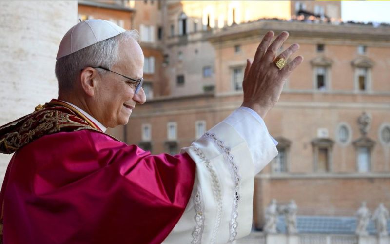 Papa Leão XIV pede paz e lembra Francisco: “ajudem a construir pontes”
