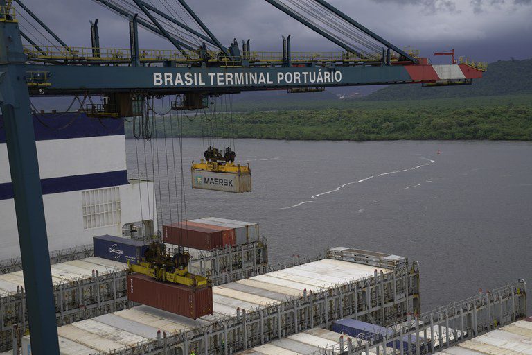 (Foto: Divulgação/MPOR) Portos do Brasil batem recorde de cargas em março