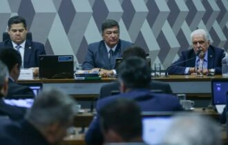 Relator da PEC do fim da reeleição no Senado negocia aprovação em plenário