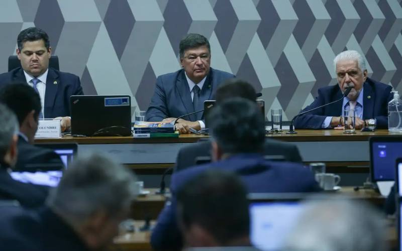 Relator da PEC do fim da reeleição no Senado negocia aprovação em plenário