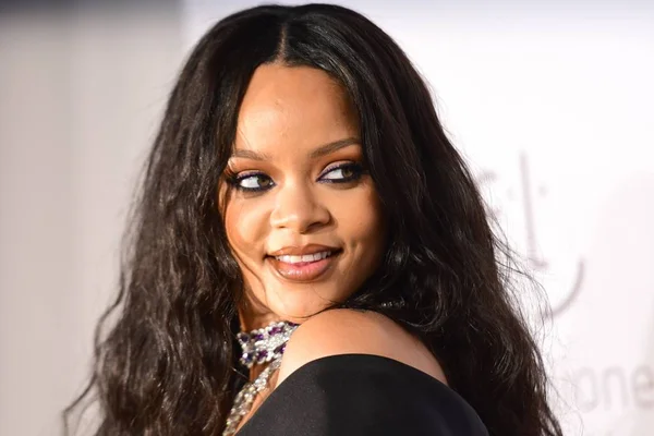 rihanna-esta-gravida-de-seu-te