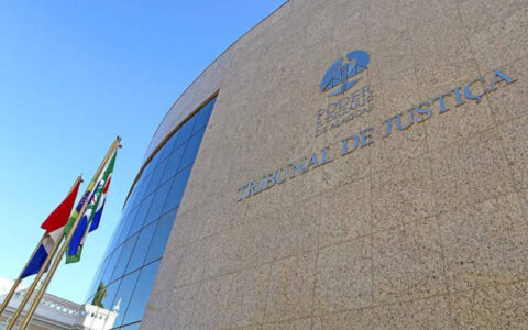 Suspeita de favorecer advogados, juíza de Maceió é punida com aposentadoria compulsória