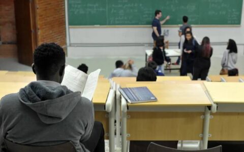 Bolsistas começam a receber pagamentos do Pé-de-Meia Licenciaturas