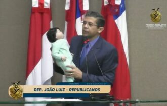 deputado-comparece-a-sessao-da