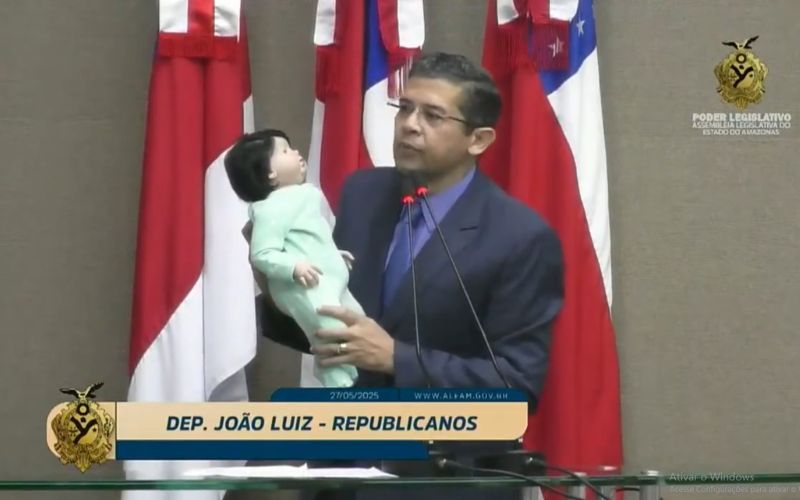 deputado-comparece-a-sessao-da