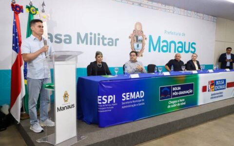 Prefeito David Almeida lança mais de 96 mil bolsas de estudo em idiomas e pós-graduação