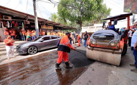 Primeiro dia do ‘Mutirão no Bairro’, da Prefeitura de Manaus, resulta em mais de 30 ruas atendidas, 6 mil moradores impactados e trabalho direto em feiras, campos e calçadas no Alvorada