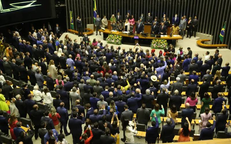 Sabe contar? Para não mudar 14 vagas na Câmara, deputados criam novas 18, sem atender STF