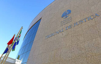 Suspeita de favorecer advogados, juíza de Maceió é punida com aposentadoria compulsória