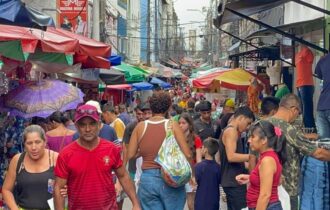 Taxa de desemprego no 1º trimestre foi de 5,7% para homens e 8,7% para mulheres, diz IBGE