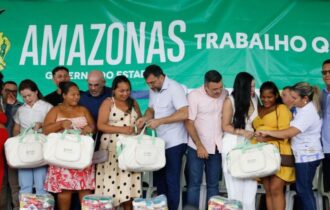 Wilson Lima destina 3,6 toneladas de alimentos à população em situação de vulnerabilidade de Barreirinha
