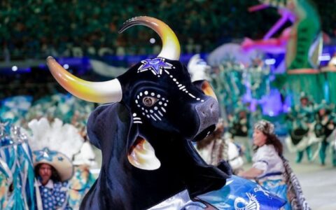boi-caprichoso-abre-a-segunda-