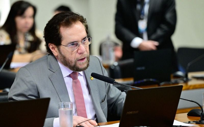 CAE aprova parecer de Valério sobre verba para campanha contra drogas