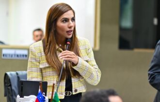 debora-menezes-vai-a-suecia-as