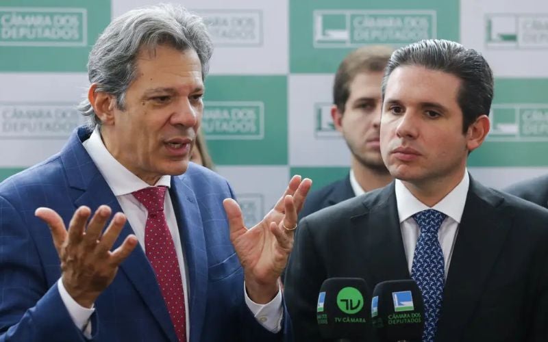 Equipe econômica apresentará a líderes partidários alternativas a IOF