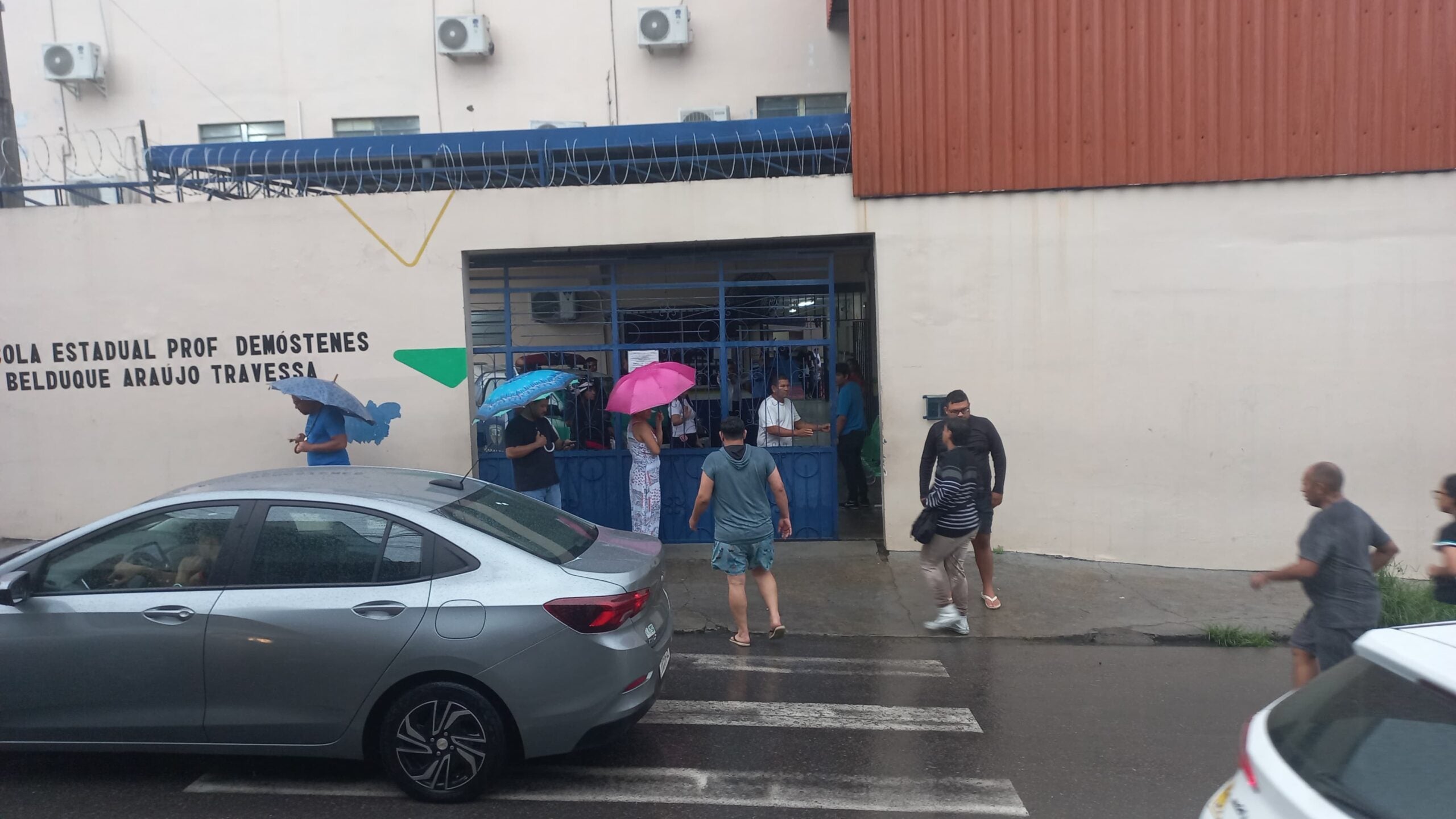 Início das provas do PSC é marcado por correria e confusão em escola de Manaus
