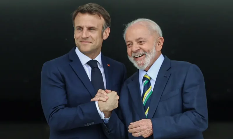 lula-cobra-de-macron-apoio-a-t