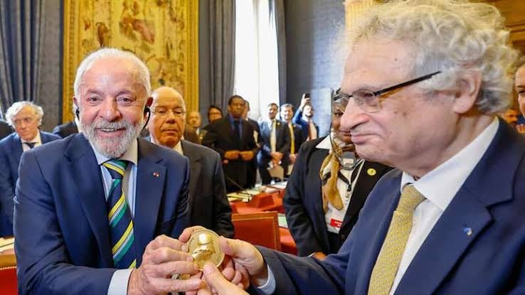 Lula é o 20º chefe de Estado homenageado pela Academia Francesa