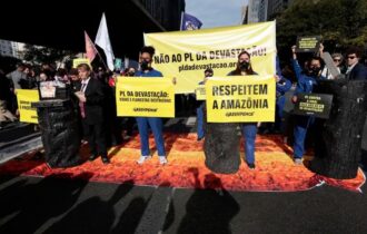 manifestantes-realizam-protest