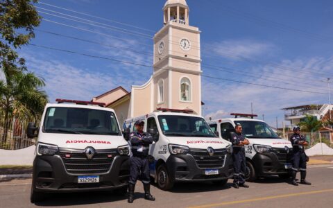 parintins-recebe-ambulancias-p
