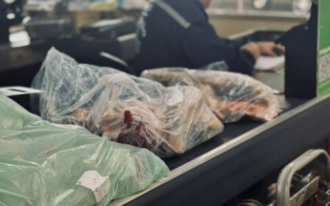 Procon-AM apreende 25 kg de alimentos impróprios em fiscalização em Manaus