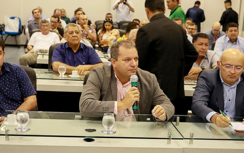 TJAM ordena que a gestão de Envira reemposse servidores afastados do cargo